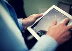 сравнение между Форекс брокери