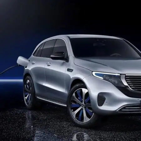 Daimler Reports Drastic Cut in Full-Year Earnings